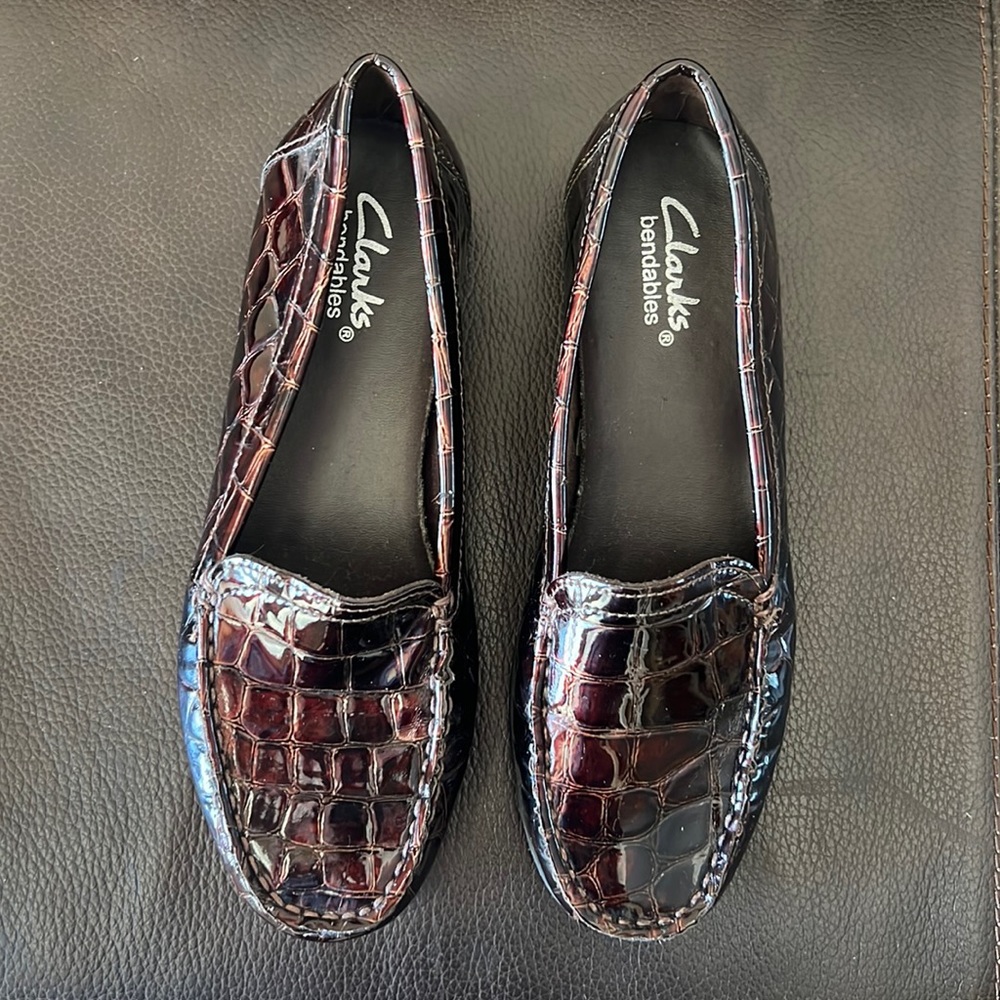 Clarks Women’s Brown Crocodile Print Patent Leather Loafer Shoes